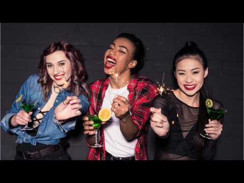 VIDEO : Tips on How to Make Sober Guests Feel Comfortable at a Party