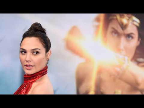 VIDEO : Gal Gadot Talks Batman & Wonder Woman As Justice League Leaders