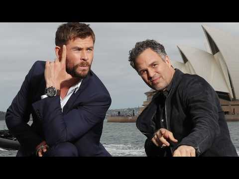 VIDEO : 'Thor: Ragnarok's Chris Hemsworth And Mark Ruffalo Prank Call Cate Blanchett