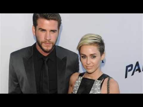 VIDEO : Miley Cyrus & Liam Hemsworth Revisit Their Old Beach