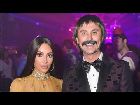 VIDEO : Kim Kardashian & Jonathan Cheban Dress Up As Sonny & Cher For Halloween