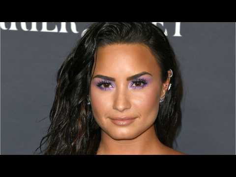 VIDEO : Demi Lovato Honors Late Singer With Amazing Halloween Costume