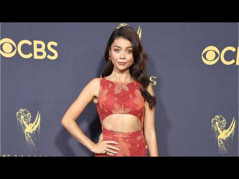 VIDEO : Sarah Hyland Wears Wells Adams' Initial on a Necklace