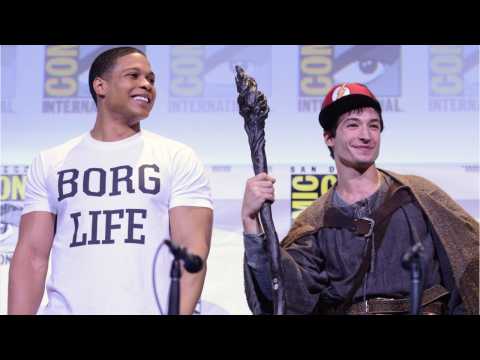 VIDEO : Ezra Miller And Ray Fisher Talk The Bond Between The Flash And Cyborg
