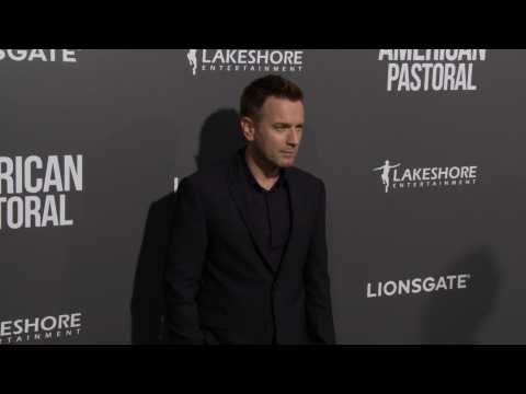 VIDEO : Ewan McGregor reportedly split from wife of 22 years