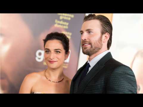 VIDEO : Are Chris Evans And Jenny Slate Back Together?