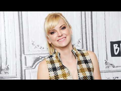 VIDEO : Anna Faris Says Unnamed Director Sexually Harassed Her