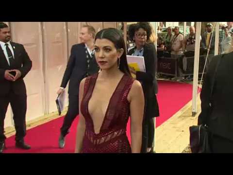 VIDEO : Kourtney Kardashian Slams Pregnancy Rumors