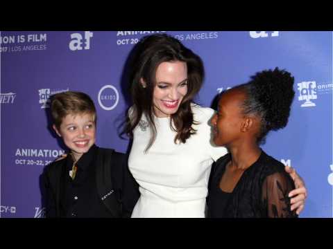 VIDEO : Angelina Jolie Attends Premiere Of 'The Breadwinner' With Children Shiloh And Zahara