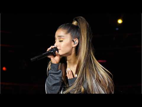 VIDEO : Ariana Grande Reveals New Gray Hair