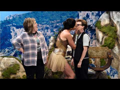 VIDEO : Wonder Woman?s SNL Sketch Has Gal Gadot Kissing Kate McKinnon