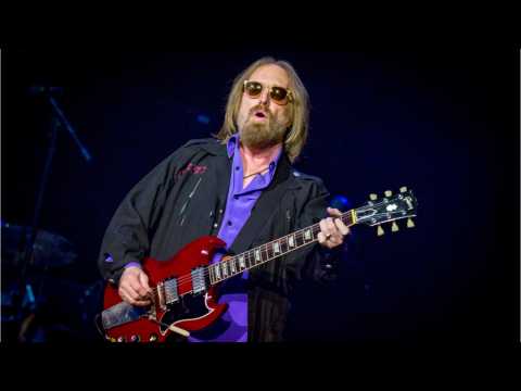 VIDEO : Gators Fans Sing Amazing Tom Petty Tribute At Stadium