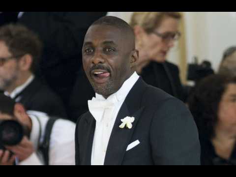 VIDEO : Idris Elba's foot fetish