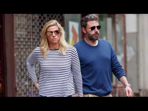 VIDEO : Ben Affleck and Lindsay Shookus Look to be Nesting in NY
