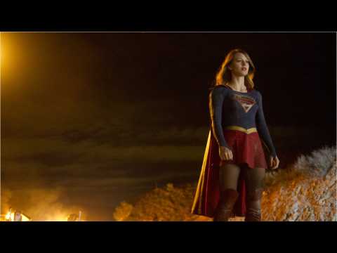 VIDEO : 'Supergirl' Premiere Pays Tribute to the 