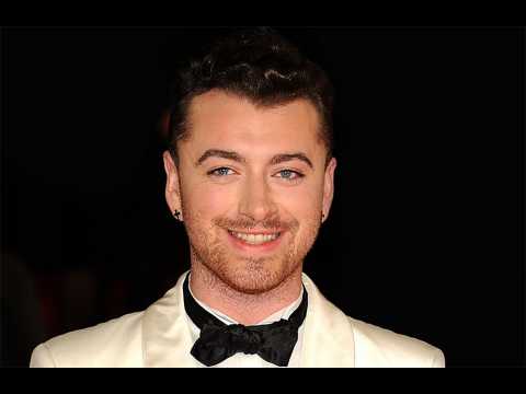 VIDEO : Sam Smith is behind in relationships