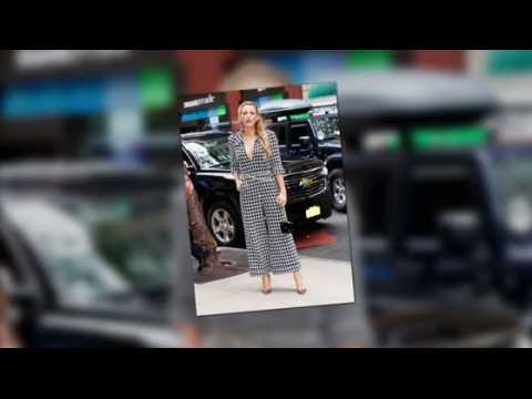 VIDEO : Blake Lively wears three outfits in one morning