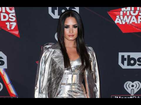 VIDEO : Demi Lovato is open to women