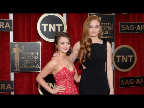 VIDEO : Maisie Williams Congratulates Sophie Turner And Joe Jonas On Their Engagement By Proving #Mo