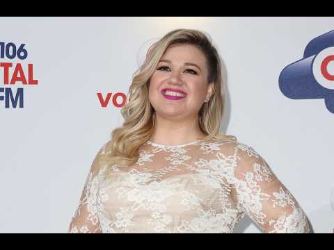 VIDEO : Kelly Clarkson wants Sam Smith duet