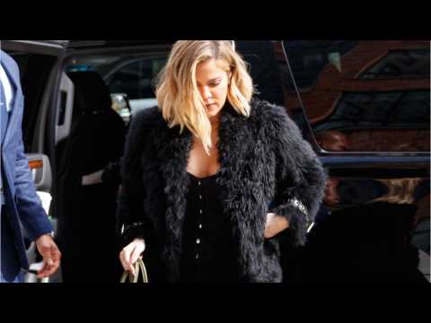 VIDEO : Khloe Kardashian Shows Off Her Baby Bump in NYC