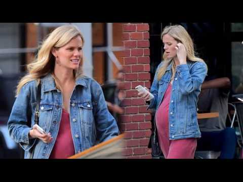 VIDEO : Pregnant Brooklyn Decker Shows Off Baby Bump in New York City