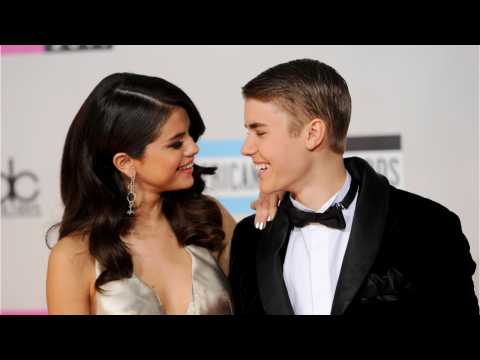 VIDEO : Selena Gomez Was Seen Watching Justin Bieber's Hockey Game