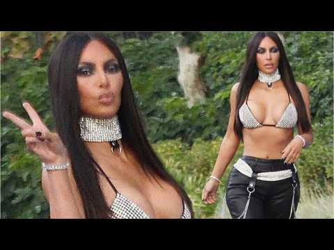 VIDEO : Kim Kardashian Apologizes for Aaliyah Costume After Twitter Backlash