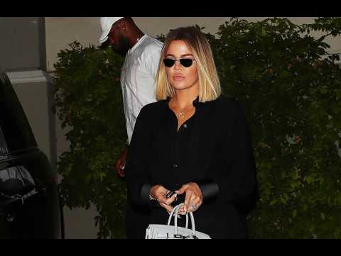 VIDEO : Khloe Kardashian unable to walk after pregnancy pain