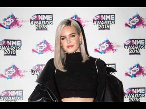 VIDEO : Anne-Marie: Ed Sheeran makes everybody's day better