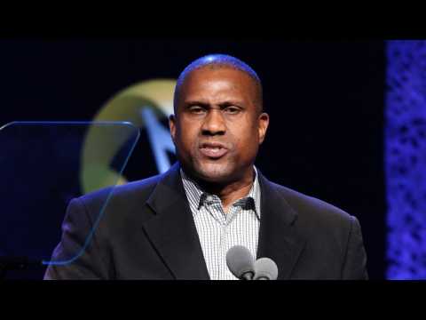 VIDEO : Tavis Smiley Hits PBS With Lawsuit