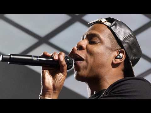 VIDEO : Jay-Z Spends Thousands On Bar Tab