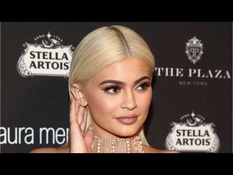 VIDEO : See Kylie Jenner?s Extravagant Gift From ?Baby Daddy? Travis Scott