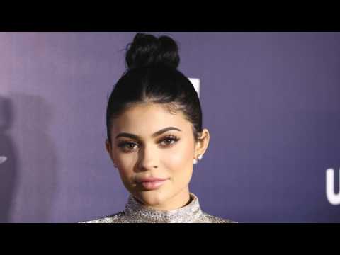 VIDEO : Kylie Jenner Shows Off Stormi And Post-Baby Body
