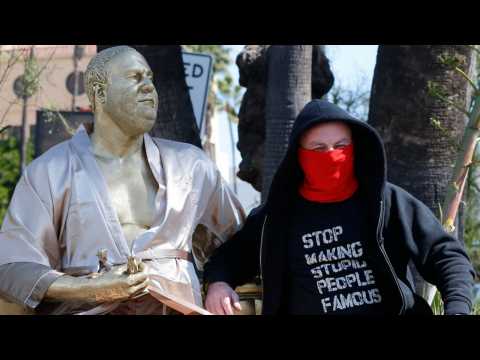 VIDEO : Harvey Weinstein Statue Debuts Before the Oscars