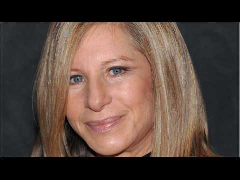 VIDEO : Barbra Streisand Made 4 Clones Of Her Dog