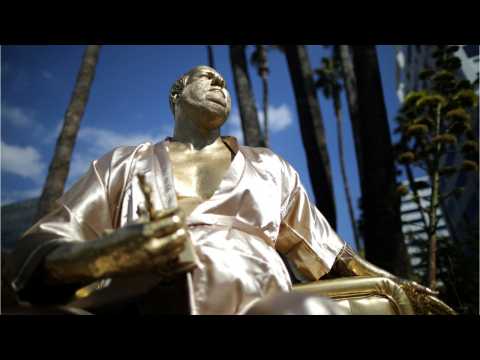 VIDEO : Statue Of Harvey Weinstein Graces Hollywood Boulevard