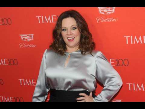 VIDEO : Melissa McCarthy wants girls to know it's ok to be different