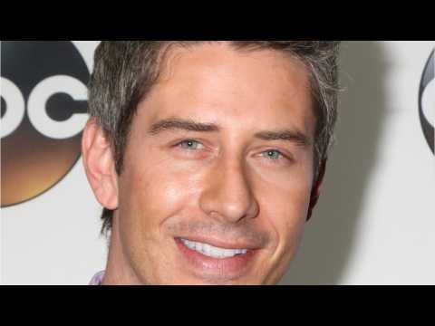 VIDEO : Kimmel Pokes Fun At New Bachelor Couple