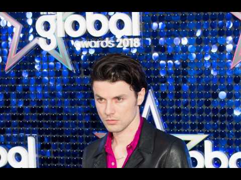 VIDEO : James Bay happy song shocks fans