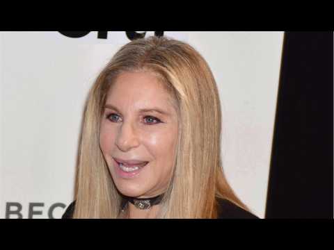 VIDEO : Barbra Streisand Forgets Her Fame