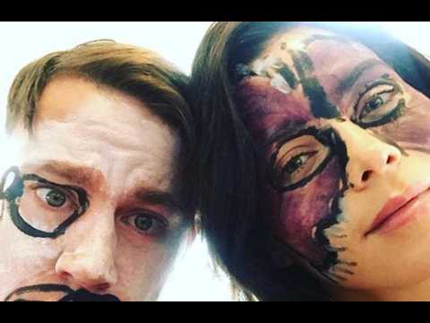VIDEO : Channing and Jenna Dewan-Tatum allow daughter to paint their faces
