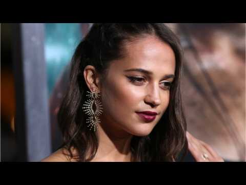 VIDEO : Alicia Vikander Put On 12 Lbs. Of Muscle For 