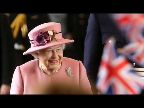 VIDEO : Queen Elizabeth Pokes Fun At U.S. Presidents