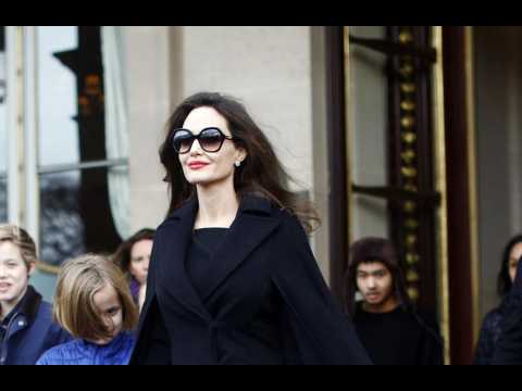 VIDEO : Angelina Jolie praises Queen Elizabeth