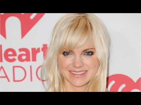 VIDEO : Anna Faris Opens Up About Plastic Surgery