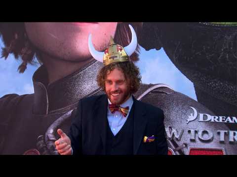VIDEO : T.J. Miller 'charged with false bomb report'