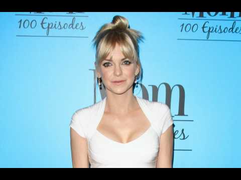 VIDEO : Anna Faris felt she 'betrayed her gender' after getting breast implants