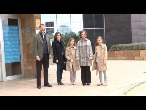 VIDEO : Los Reyes y doa Sofa visitan a don Juan Carlos