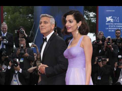 VIDEO : George Clooney fascin par sa femme Amal
